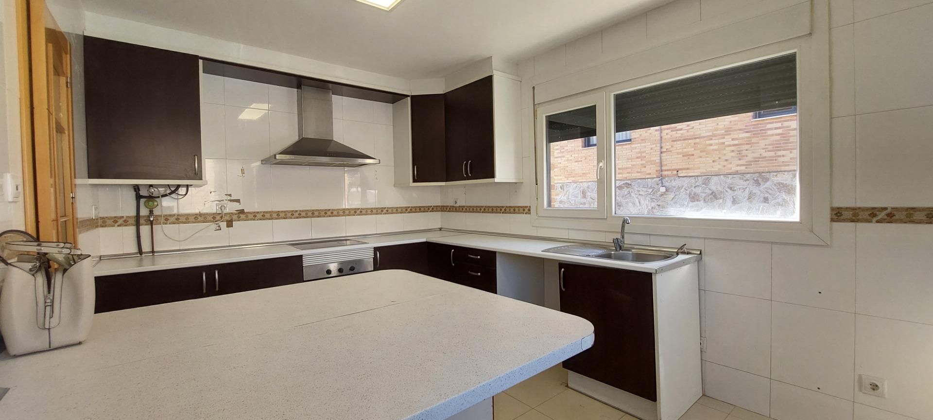 Cuina de Casa adosada en venda en El Boalo - Cerceda – Mataelpino amb Aire condicionat, Calefacció i Jardí privat