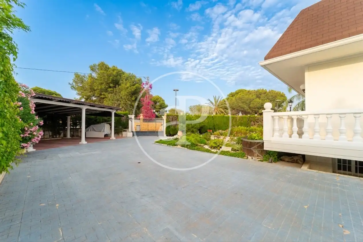Exterior view of Houses for sale in San Vicente del Raspeig / Sant Vicent del Raspeig  with Air Conditioner, Heating and Private garden