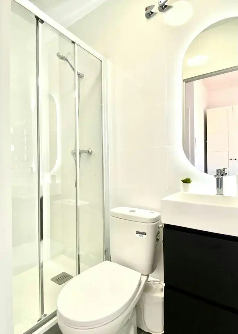 Bathroom of Flat for share in Madrid  with Washing machine