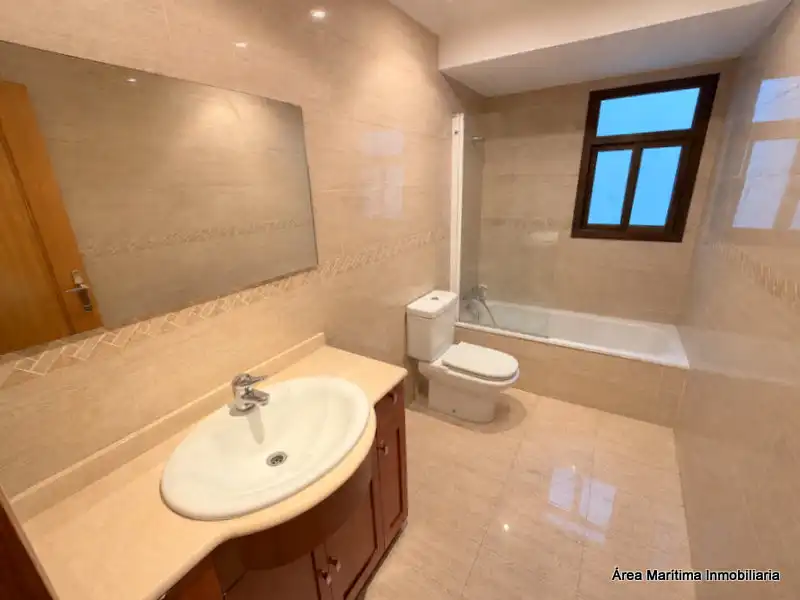 Baño de Piso de alquiler en Valencia con Aire acondicionado, Calefacción y Horno