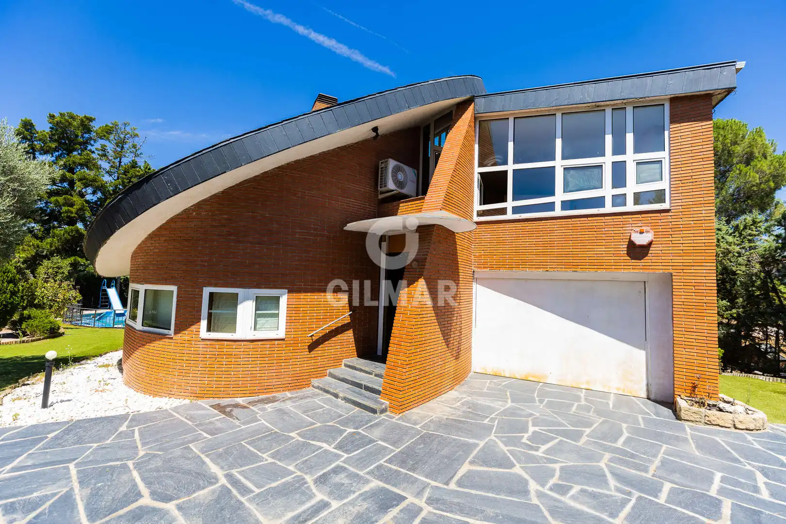 Vista exterior de Casa o xalet en venda en Hoyo de Manzanares amb Calefacció, Jardí privat i Piscina