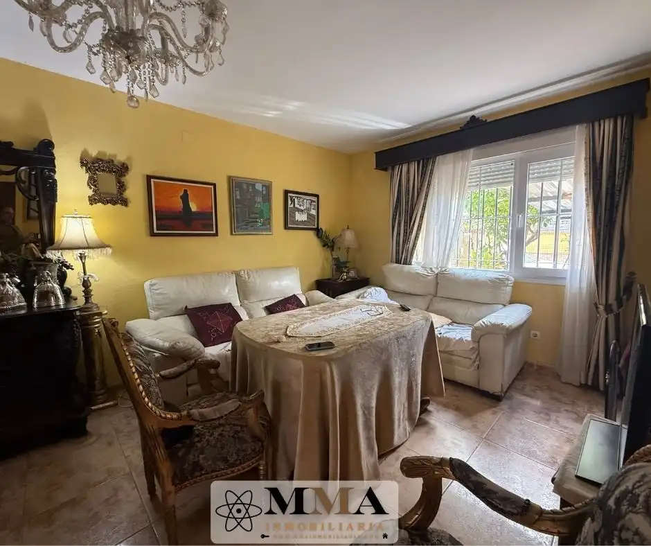 Sala d'estar de Casa adosada en venda en Aljaraque amb Calefacció