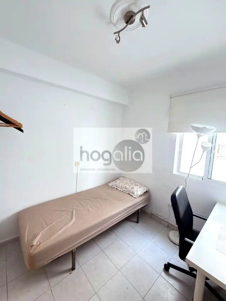 Habitación de Piso de alquiler en Sevilla con Aire acondicionado y Amueblado