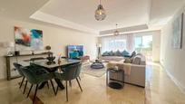 Wohnzimmer von Wohnung zum verkauf in Sotogrande mit Klimaanlage, Privatgarten und Terrasse