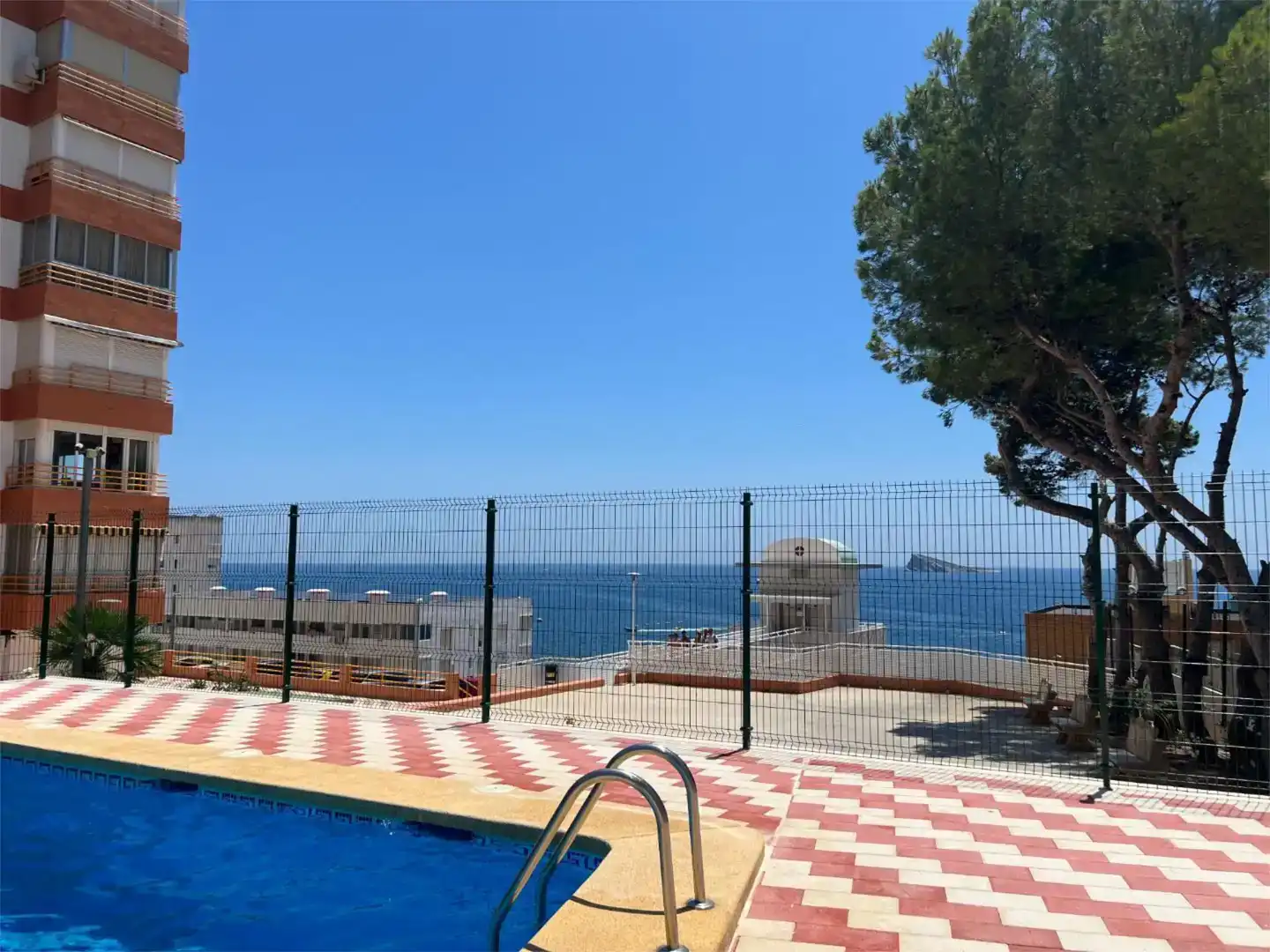 Schwimmbecken von Wohnung zur Miete in Benidorm mit Klimaanlage, Privatgarten und Schwimmbad