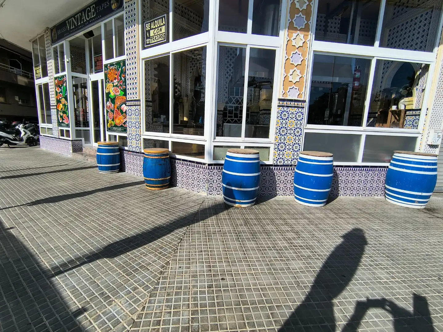 Business premises for transfer in paseo maritim 36
