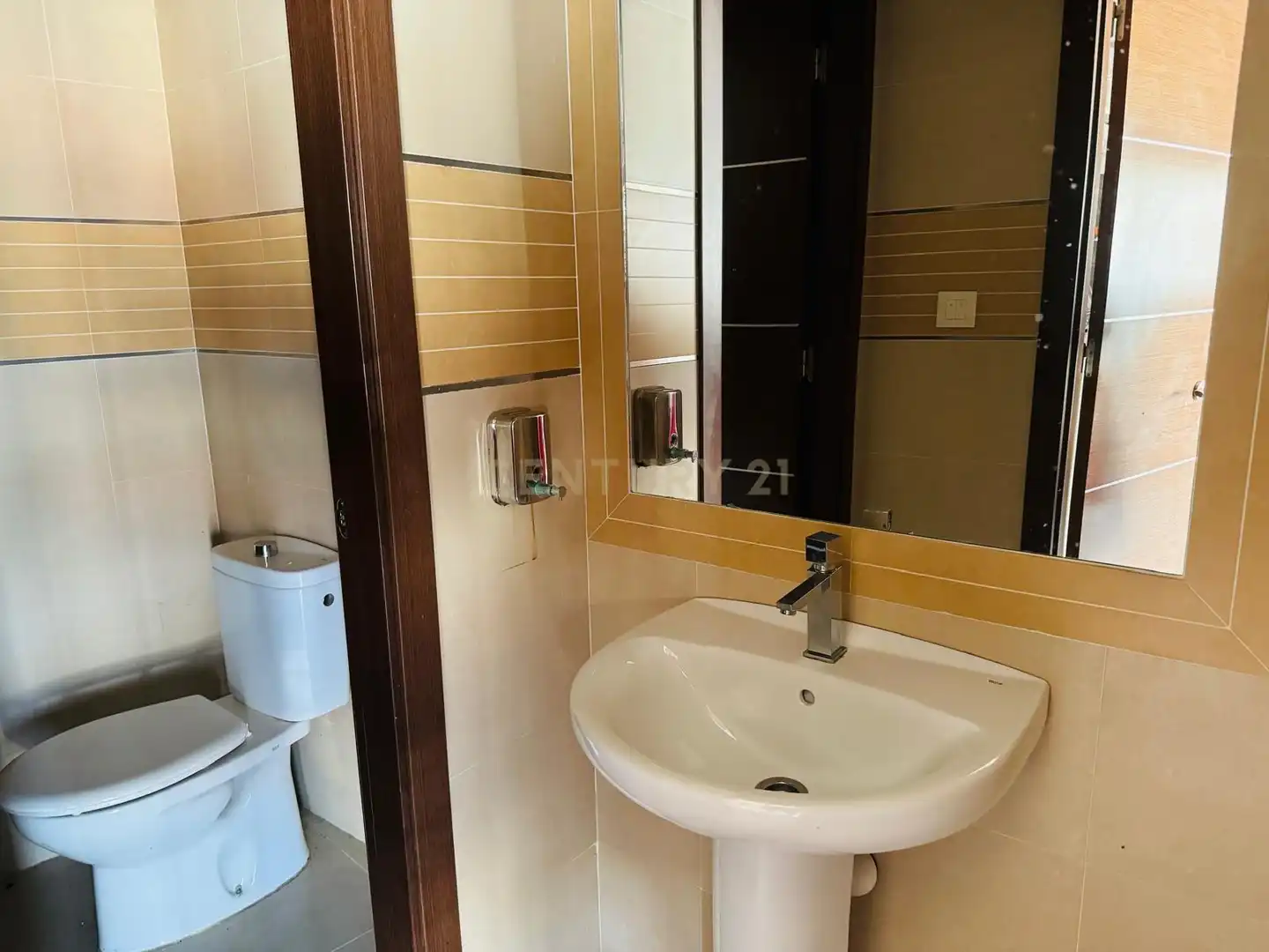 Baño de Local en venta en Madroñera con Aire acondicionado