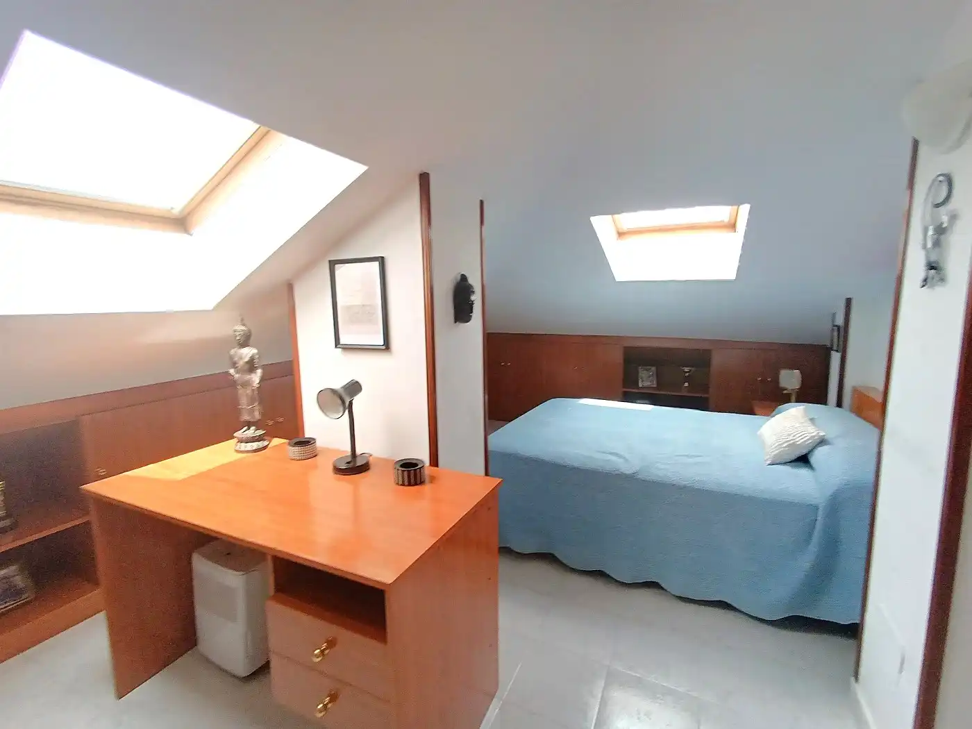Schlafzimmer von Dachboden zum Verkauf in Sopela mit Heizung, Terrasse und Abstellraum