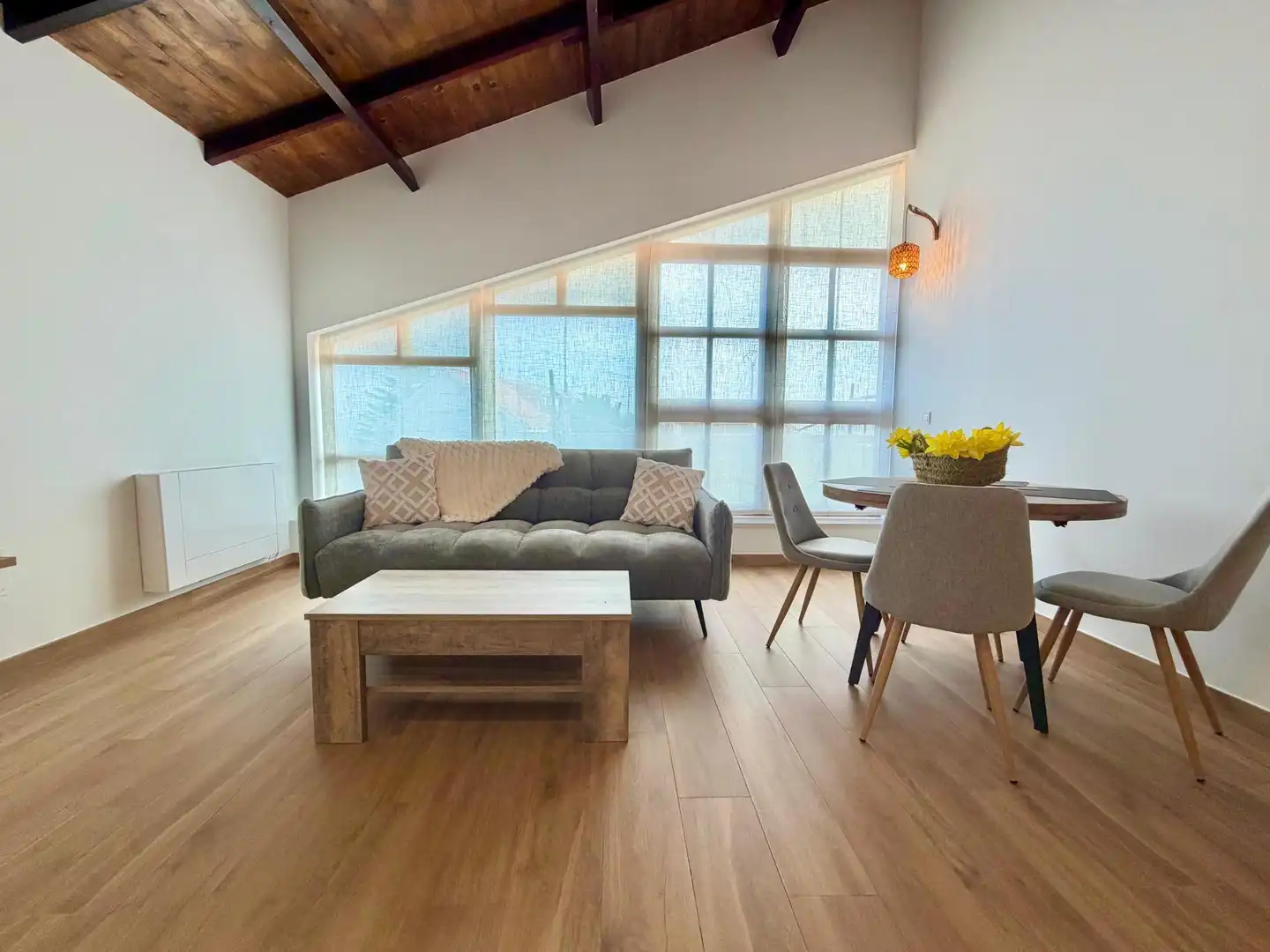 Sala d'estar de Apartament de lloguer en Miengo amb Calefacció, Jardí privat i Terrassa