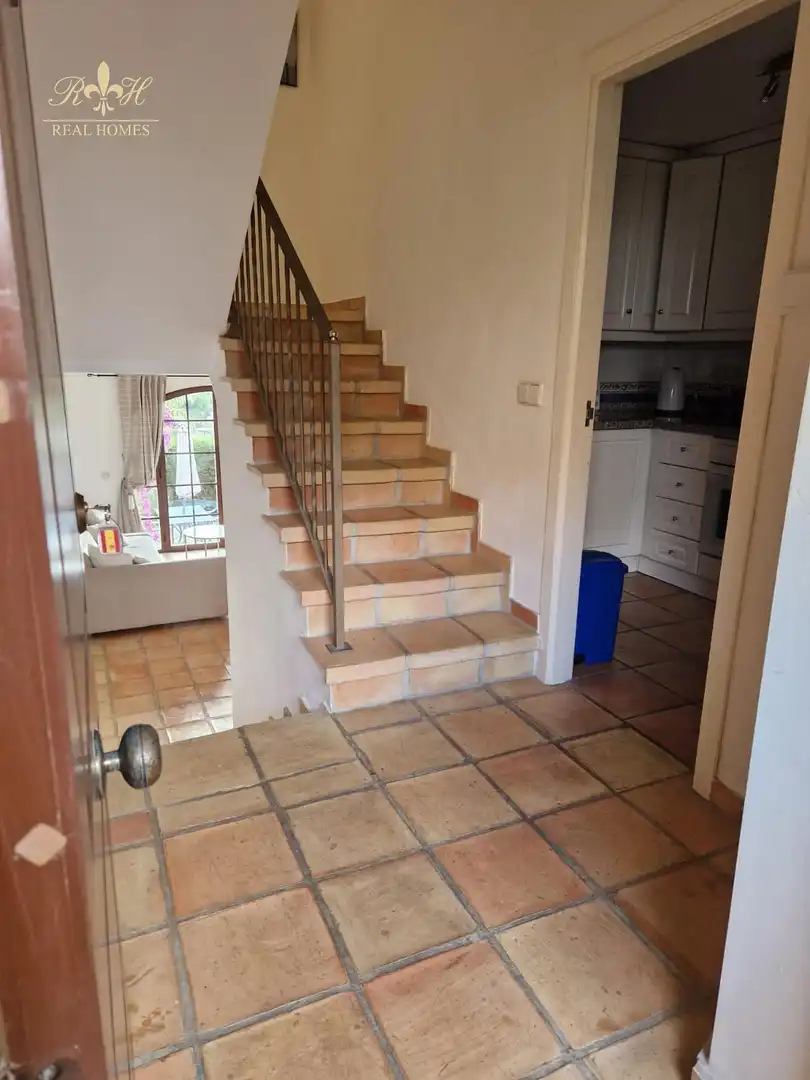 Terraced house with pool for sale in Golf Bahía, imagen 3