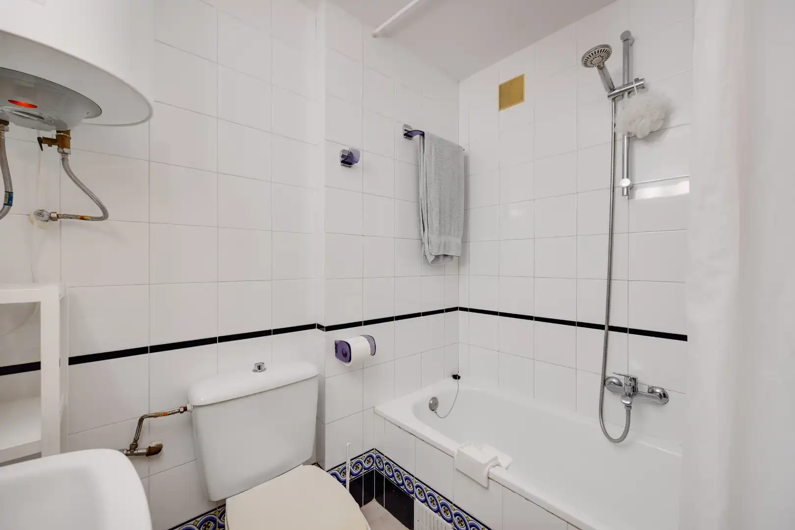 Bathroom of Flat for sale in Torrevieja  with Air Conditioner, Terrace and Balcony