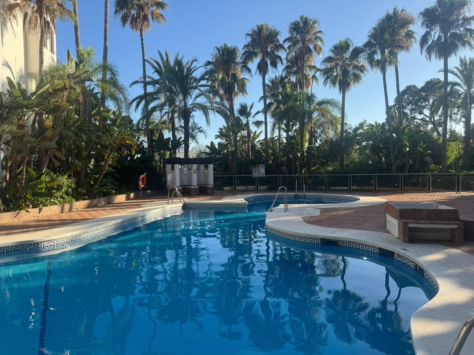 Swimming pool of Flat for sale in Marbella  with Air Conditioner, Heating and Terrace