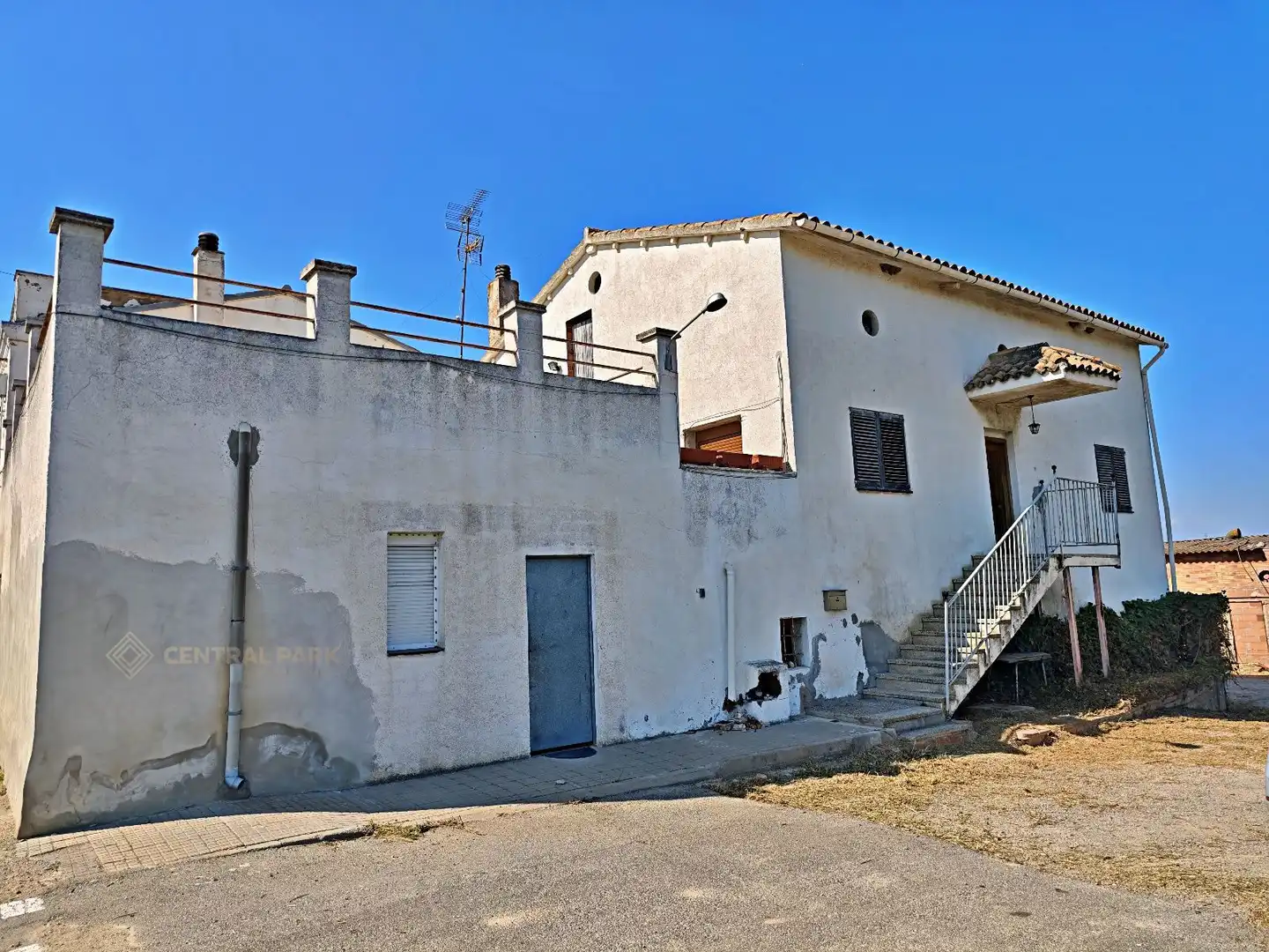 Vista exterior de Casa o xalet en venda en Pacs del Penedès amb Calefacció, Terrassa i Traster