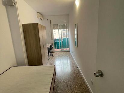 Bedroom of Flat to share in  Barcelona Capital  with Heating, Washing machine and Balcony