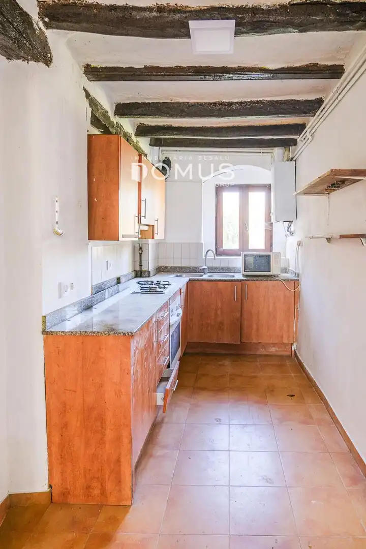 Cocina de Finca rústica en venta en Besalú con Jardín privado