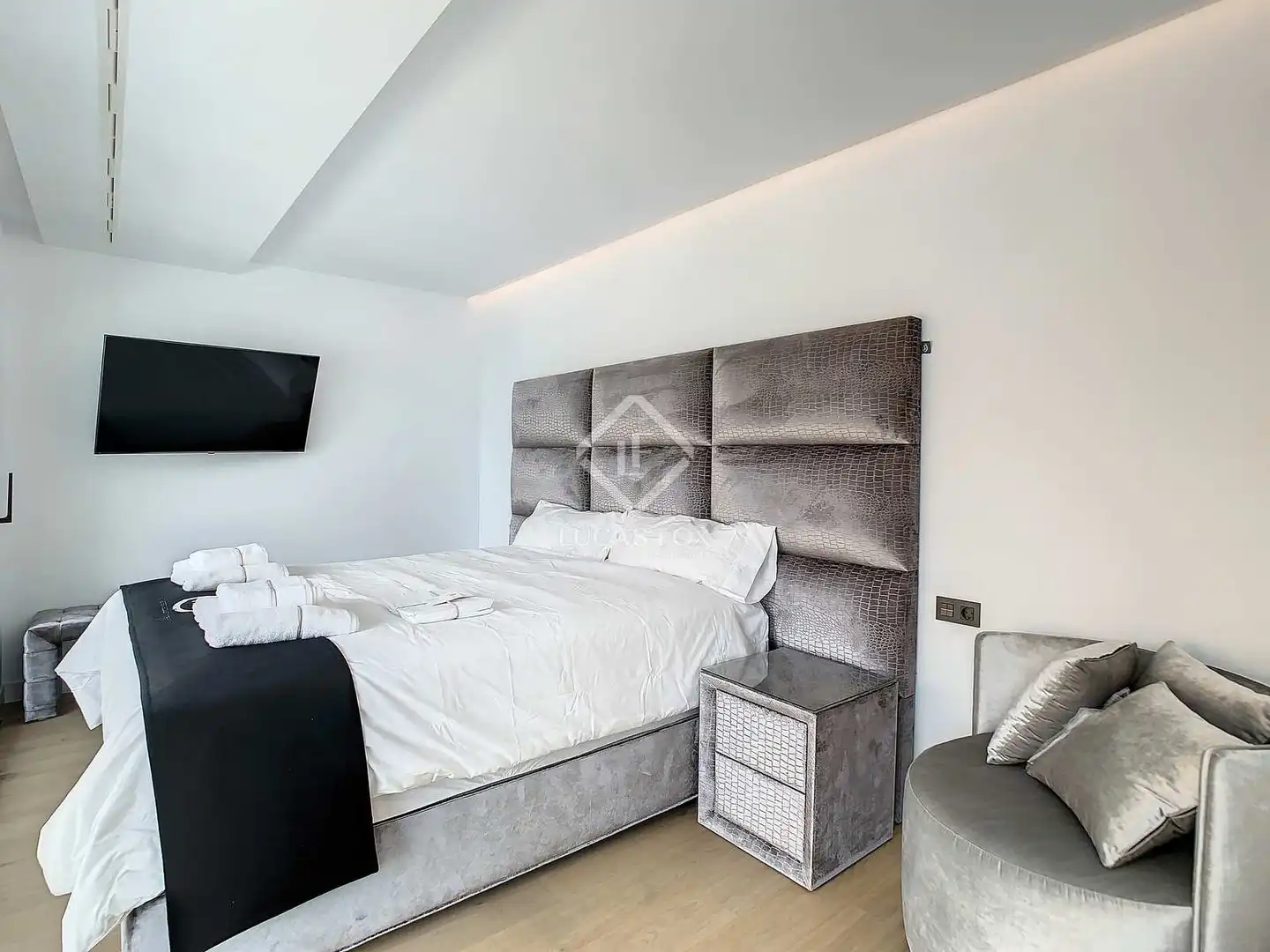 Bedroom of Attic for sale in Madrid  with Air Conditioner, Heating and Terrace