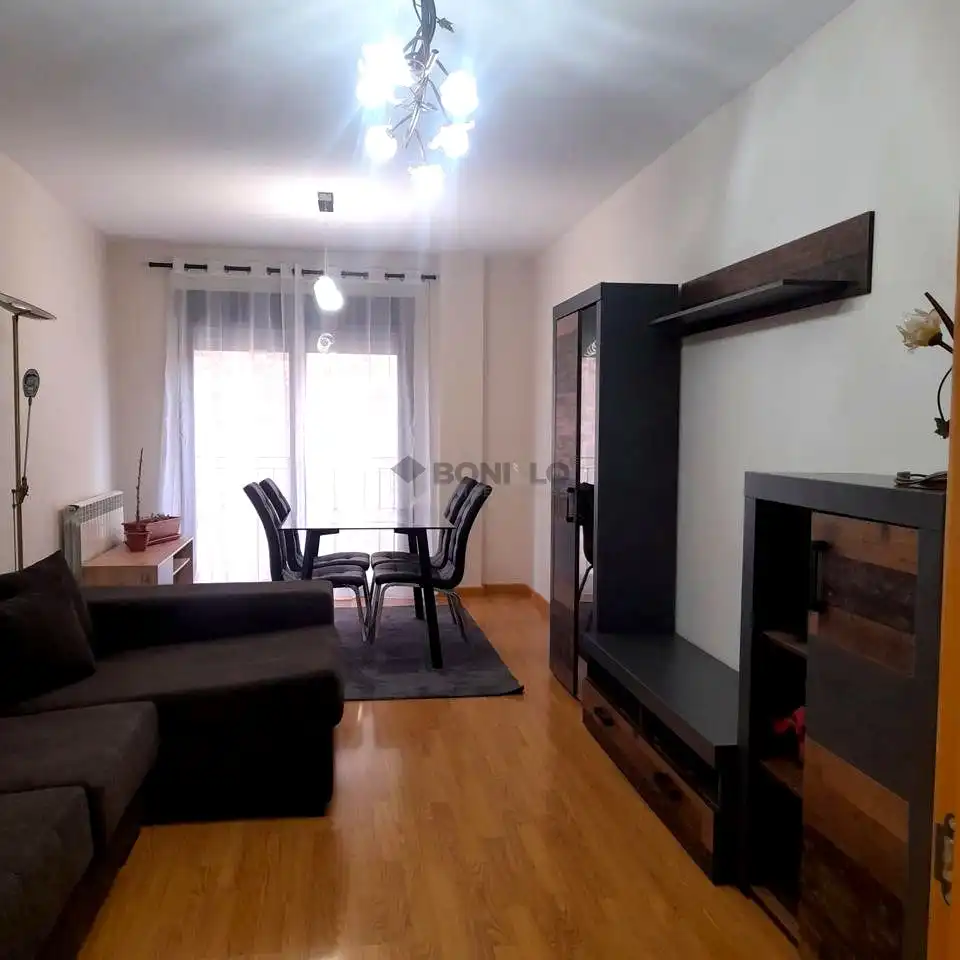Living room of Flat for rent in La Puebla de Valverde  with Heating, Parquet flooring and Furnished
