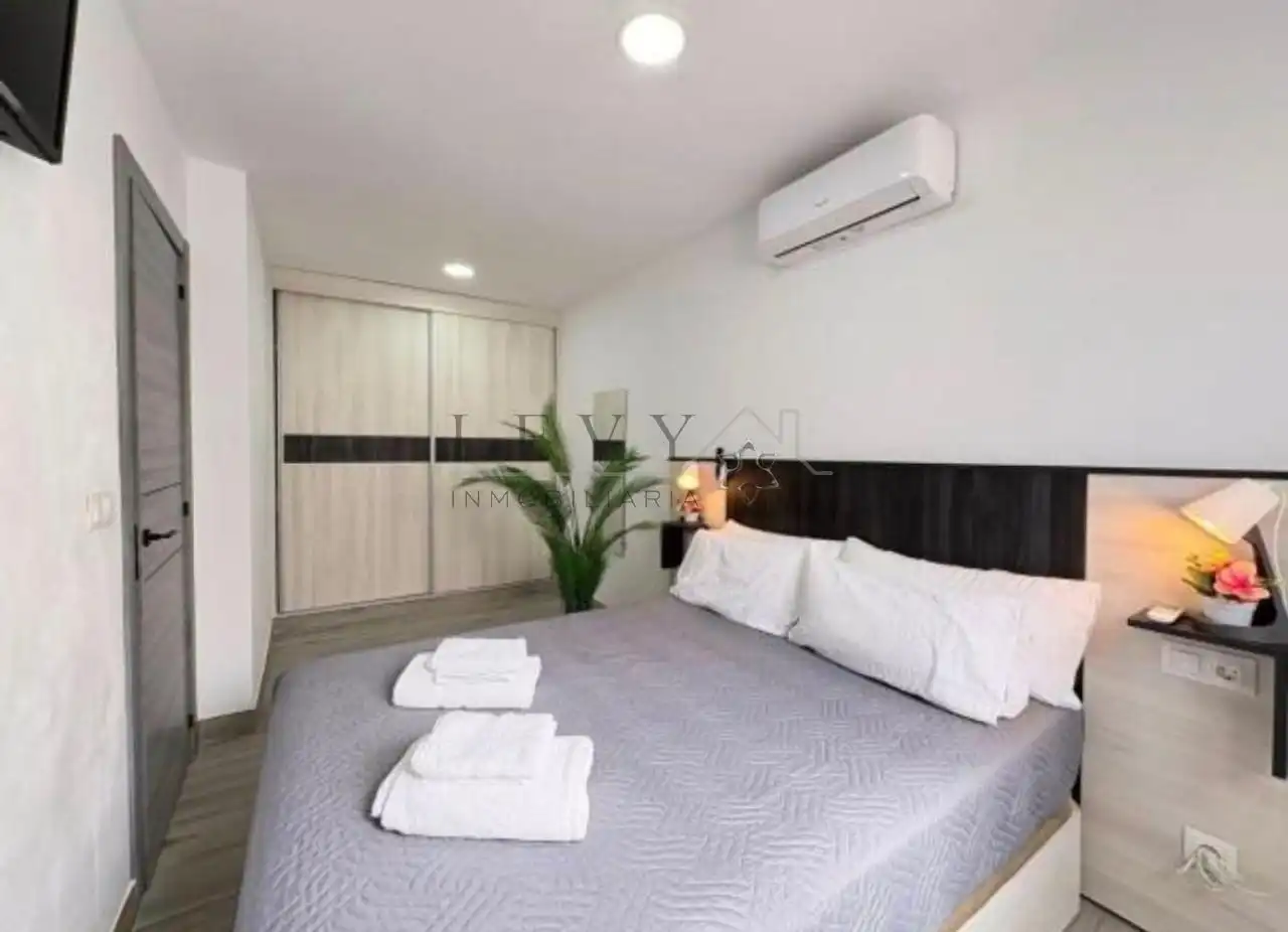 Schlafzimmer von Erdgeschoss zur Miete in Málaga mit Heizung, Schwimmbad und Möbliert