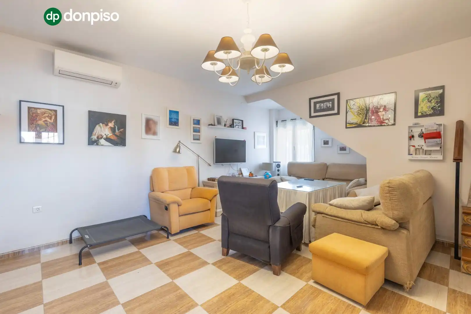 Sala d'estar de Casa o xalet en venda en Armilla amb Aire condicionat i Terrassa