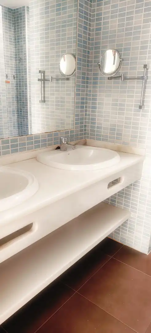 Bany de Casa o xalet en venda en Espartinas amb Aire condicionat, Jardí privat i Terrassa