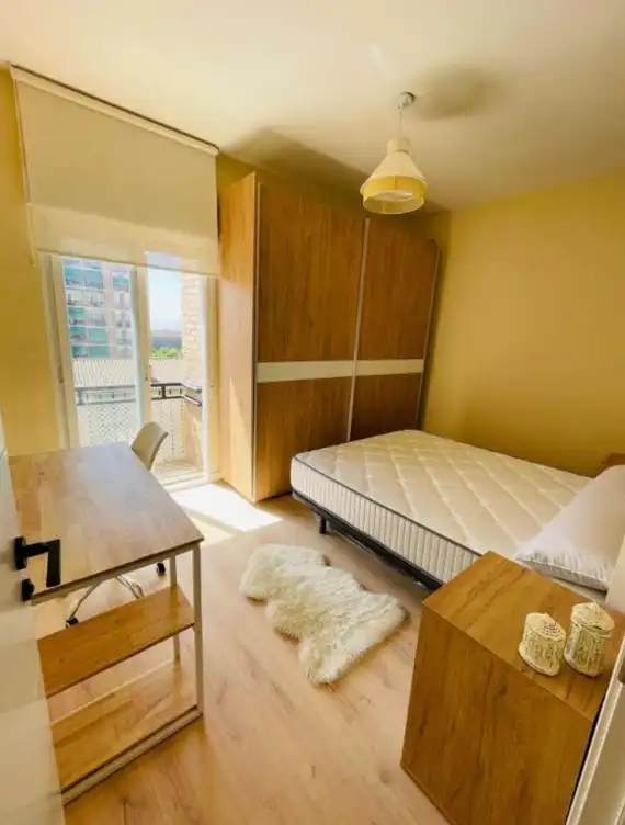 Bedroom of Flat for rent in Granada  with Air Conditioner, Furnished and Oven