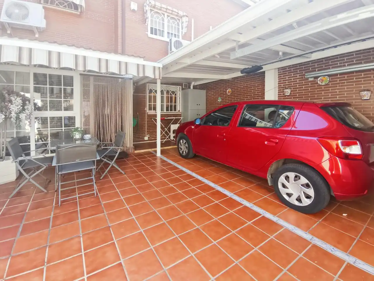 Terrasse von Einfamilien-Reihenhaus zum Verkauf in Rivas-Vaciamadrid mit Klimaanlage, Heizung und Privatgarten