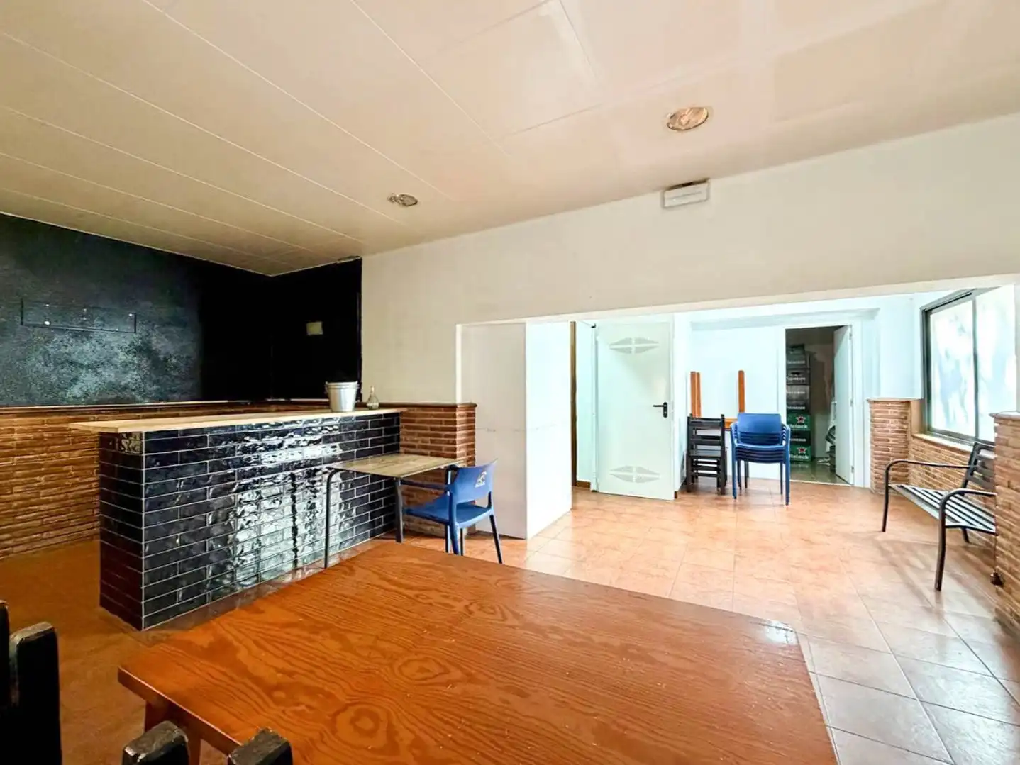 Commercial properties for sale in Barcelona  with Air Conditioner and Heating