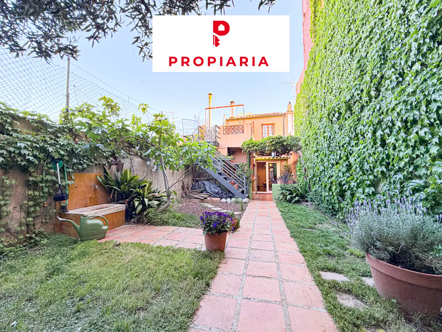 Vista exterior de Casa adosada en venda en Sant Vicenç Dels Horts amb Aire condicionat, Calefacció i Jardí privat