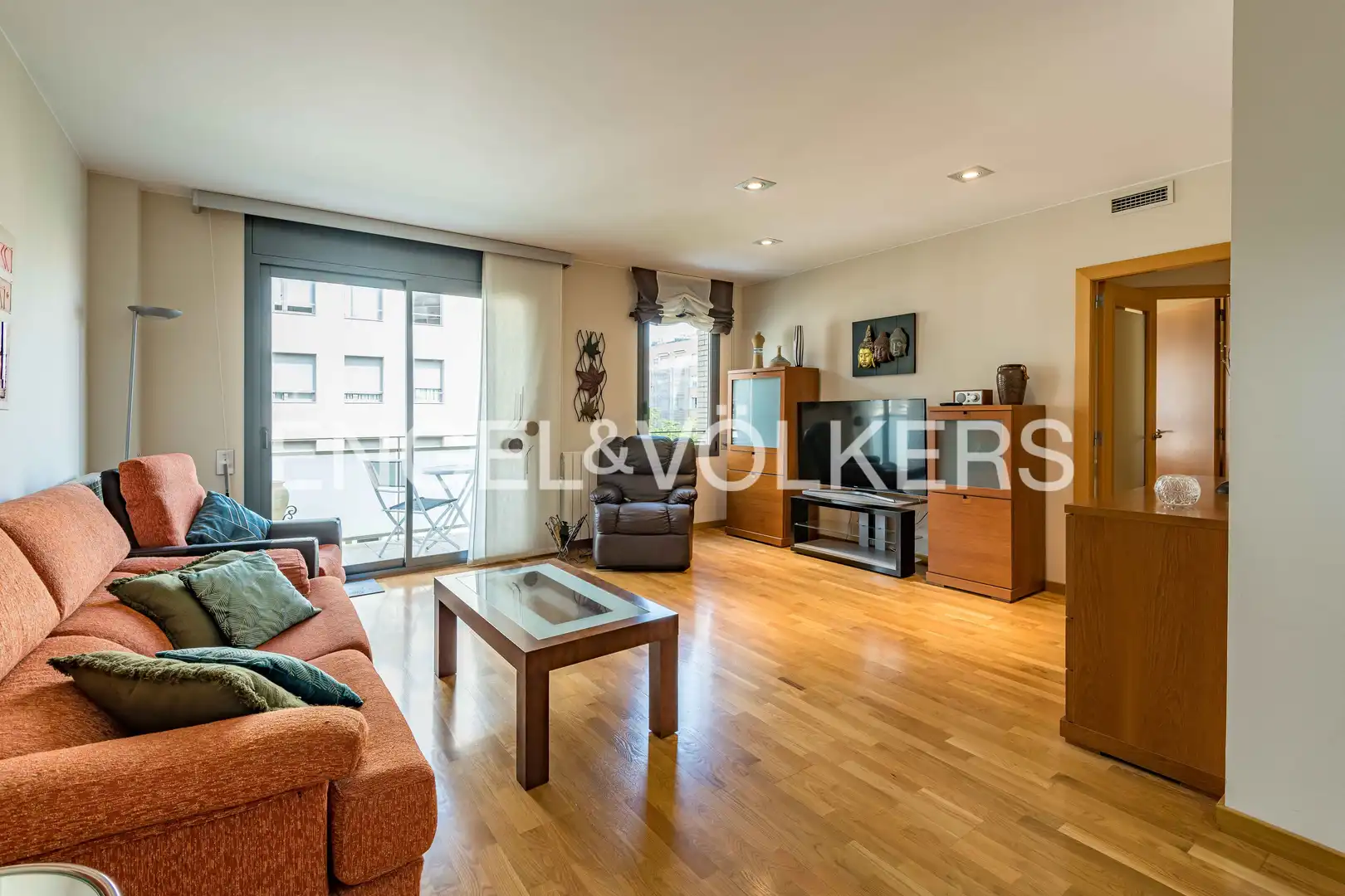 Außenansicht von Wohnung zur Miete in  Barcelona Capital mit Klimaanlage, Heizung und Parkett