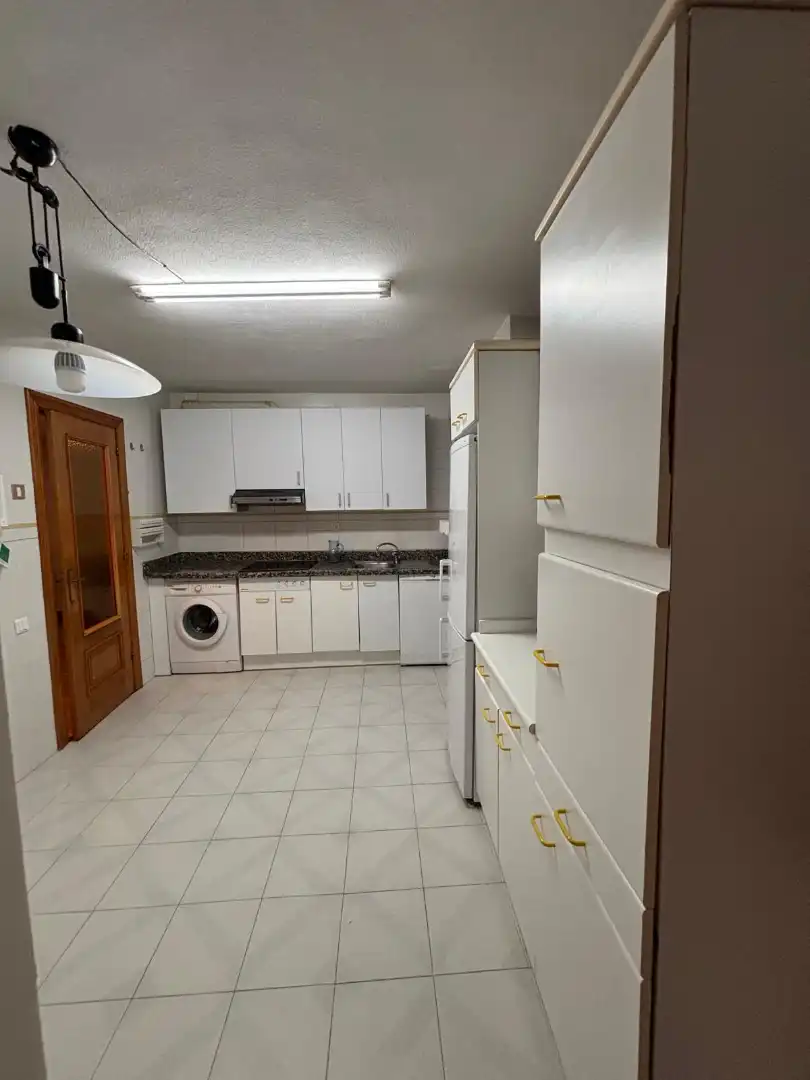 Cocina de Piso en venta en Oviedo  con Calefacción, Parquet y Trastero