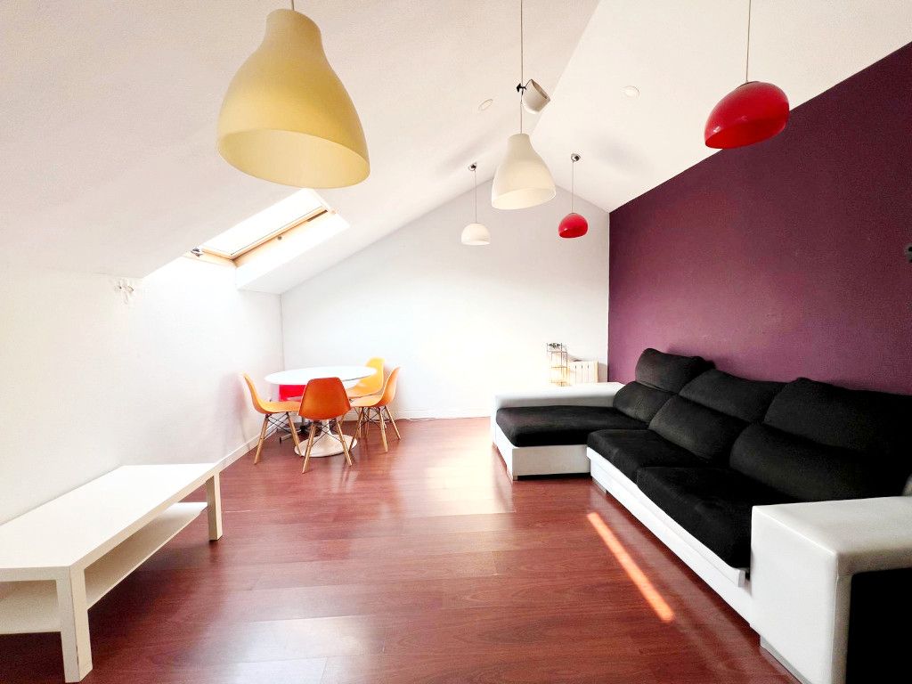 Sala d'estar de Àtic de lloguer en Alcalá de Henares amb Aire condicionat, Calefacció i Moblat