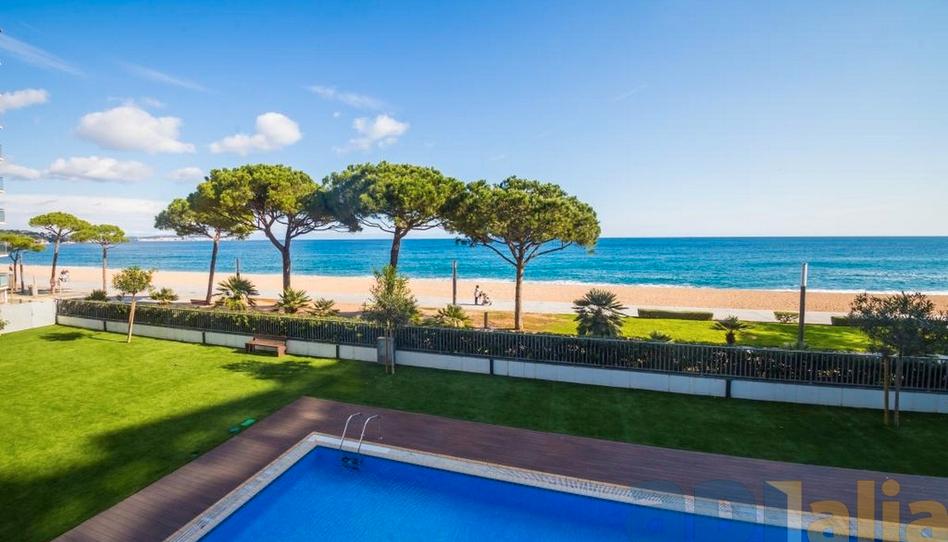 Foto 1 de Apartament en venda a Passeig Marítim, 114, Centre - Platja, Girona