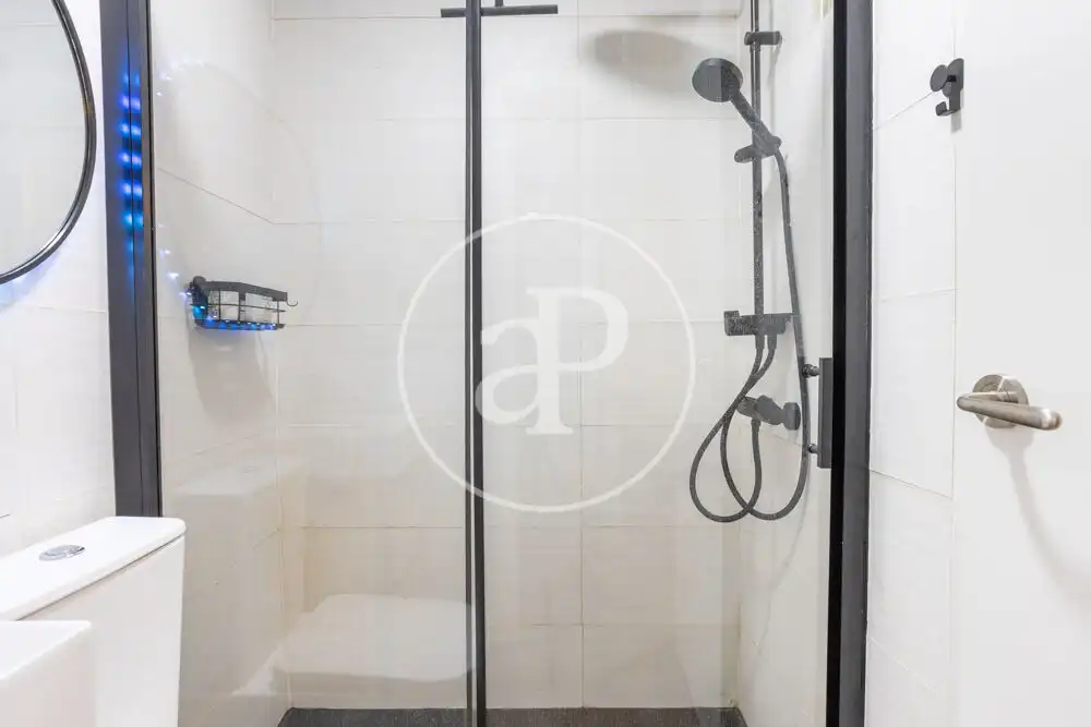Badezimmer von Wohnung zur Miete in Valencia mit Klimaanlage, Heizung und Terrasse