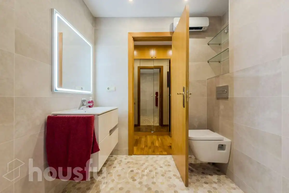 Baño de Piso en venta en Barcelona con Aire acondicionado, Calefacción y Jardín privado