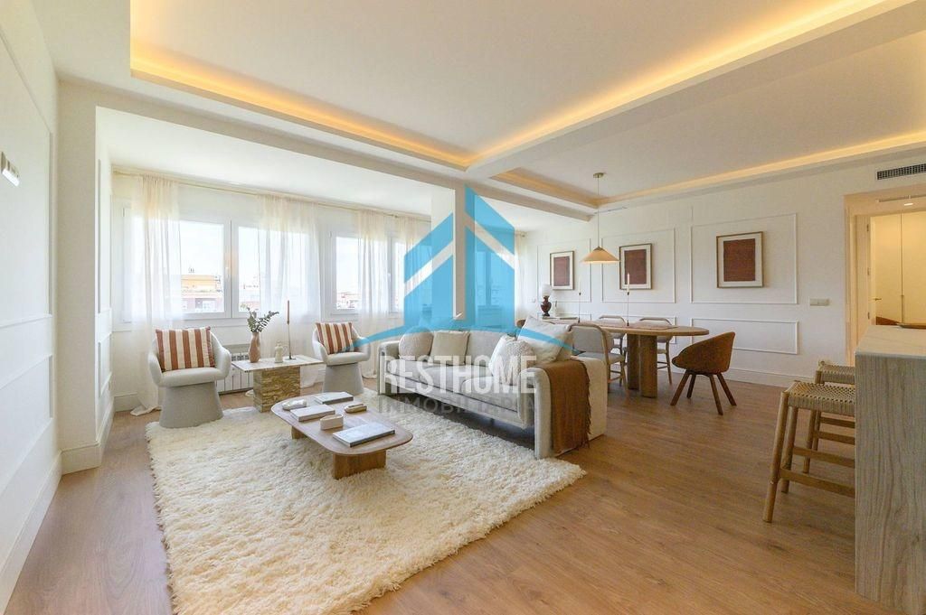 Living room of Apartment for sale in  Valencia Capital  with Air Conditioner, Heating and Private garden