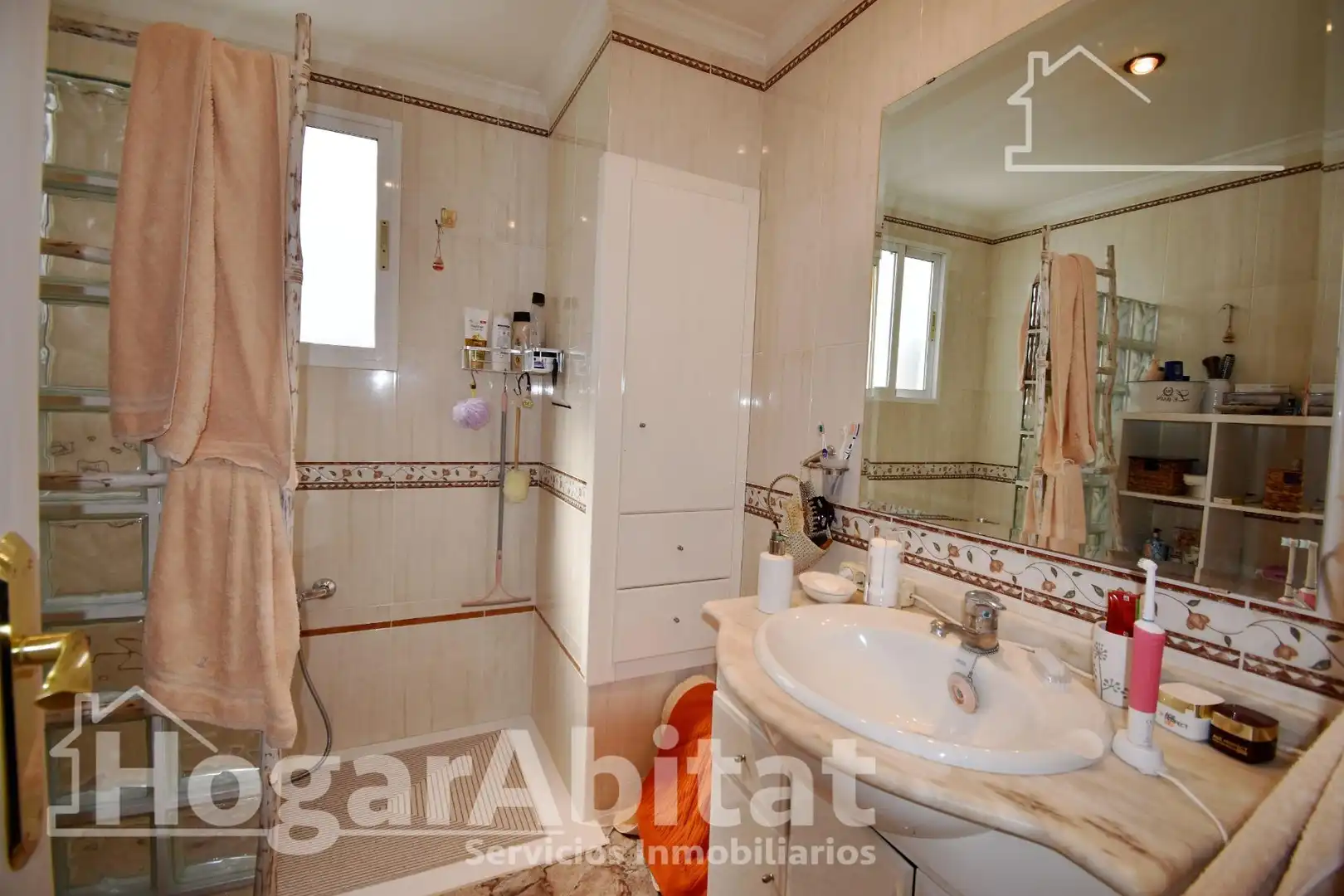 Bathroom of Flat for sale in Miramar  with Air Conditioner and Balcony