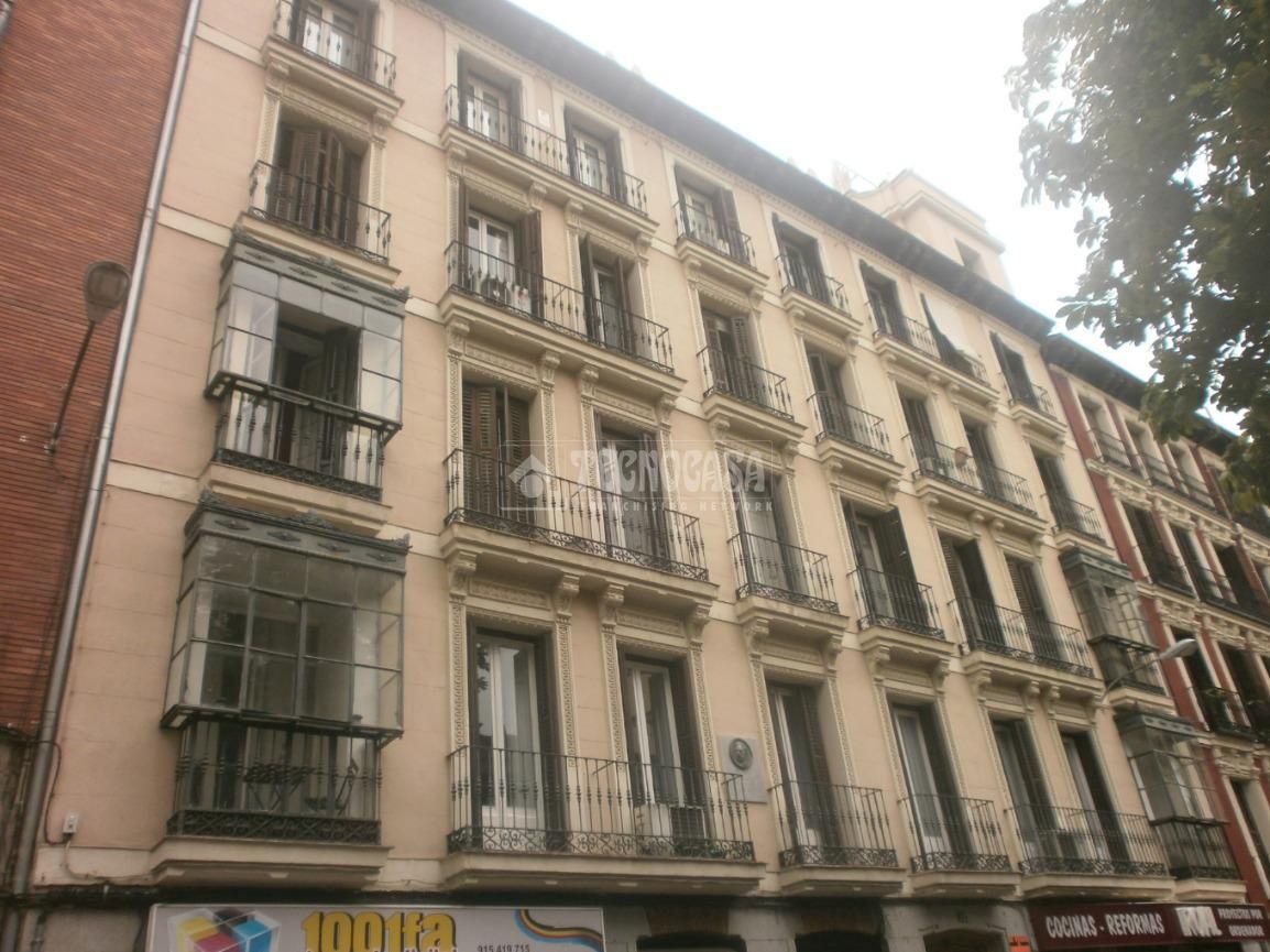 Vista exterior de Estudi de lloguer en  Madrid Capital amb Calefacció