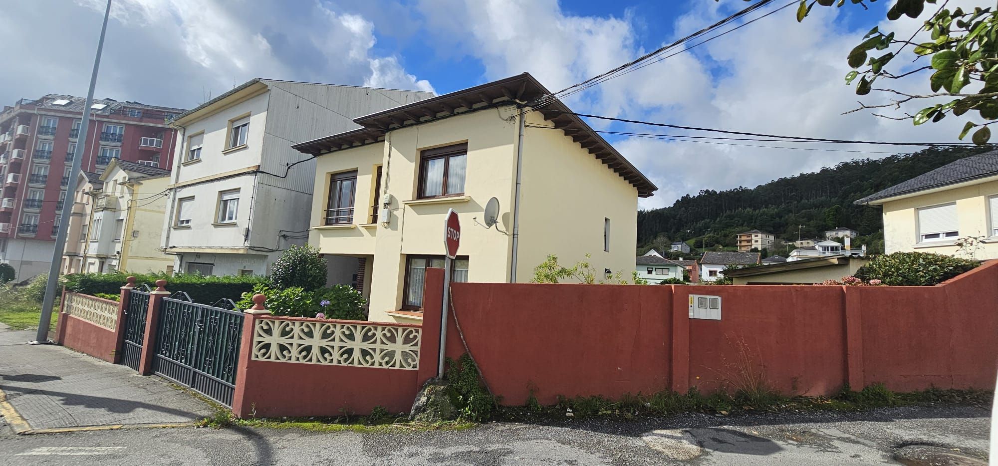 Exterior view of House or chalet for sale in Viveiro  with Heating, Private garden and Parquet flooring