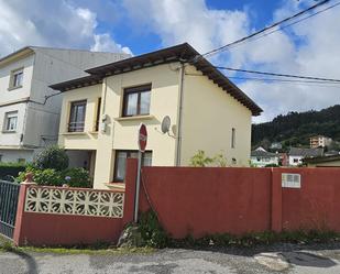 Vista exterior de Casa o xalet en venda en Viveiro amb Calefacció, Jardí privat i Parquet