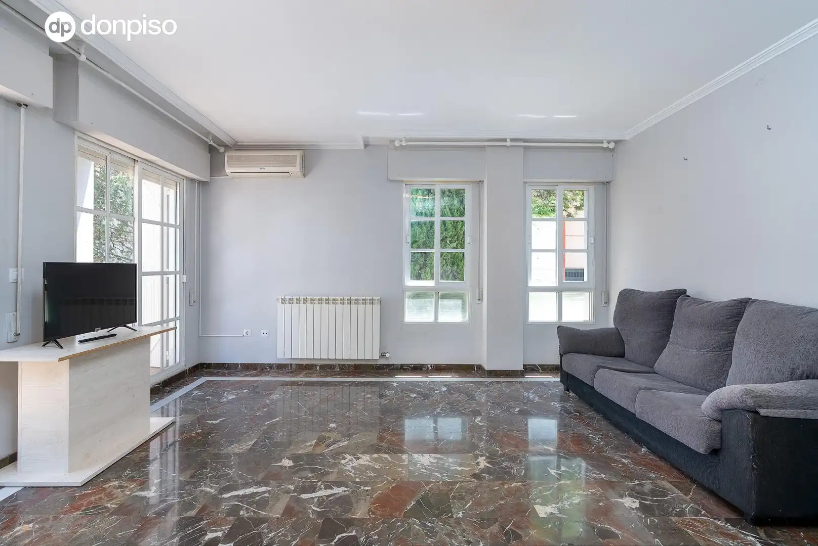 Sala de estar de Piso en venta en Granada con Aire acondicionado, Calefacción y Terraza
