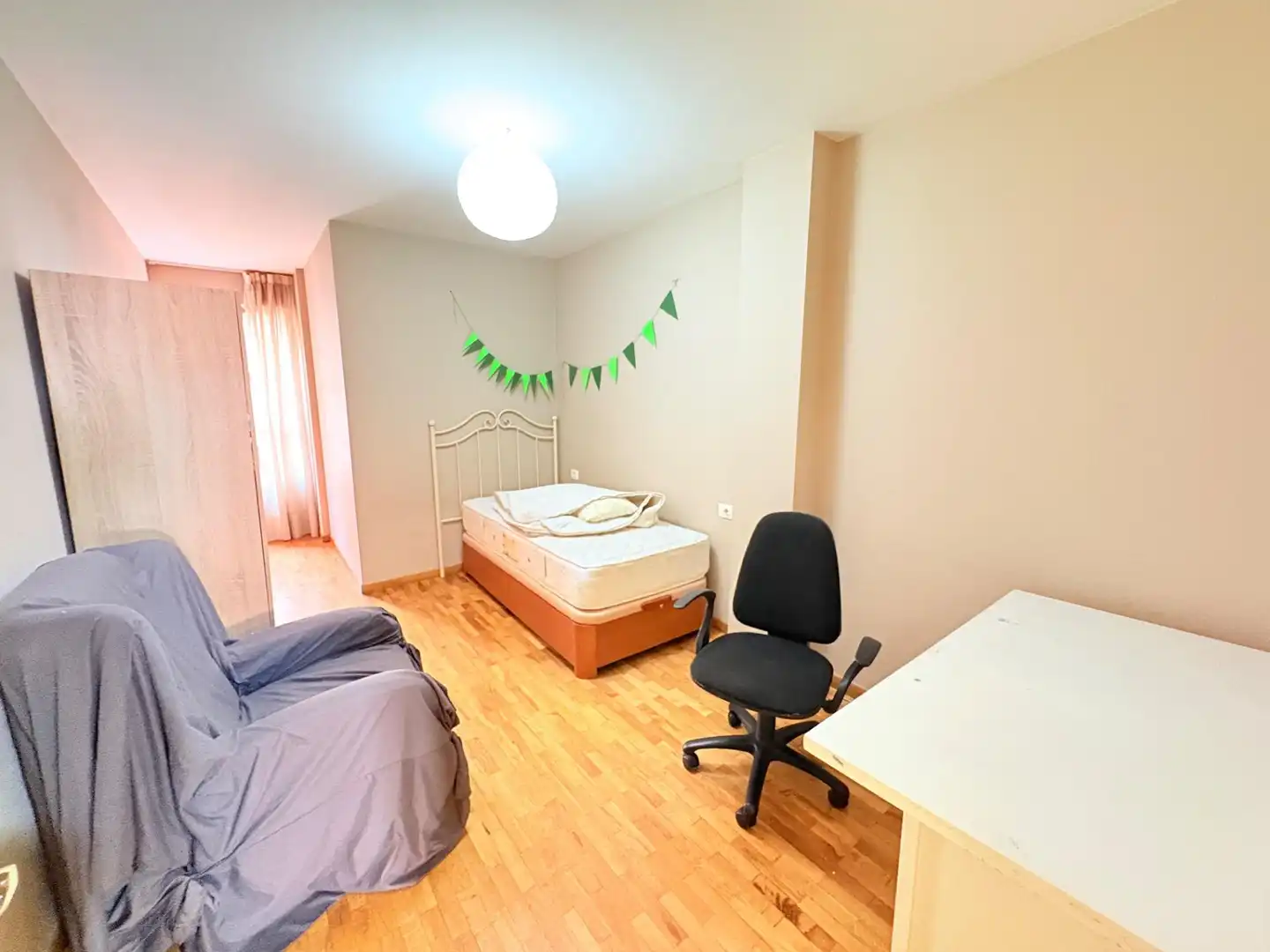 Habitación de Piso en venta en Ponferrada con Calefacción, Trastero y Amueblado