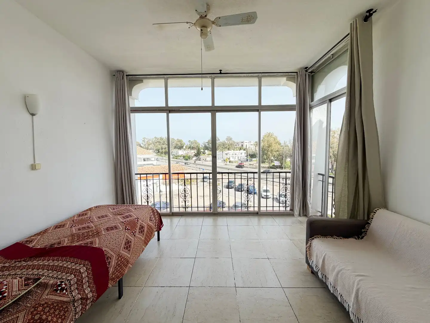 Dormitori de Apartament en venda en Estepona amb Terrassa i Piscina comunitària
