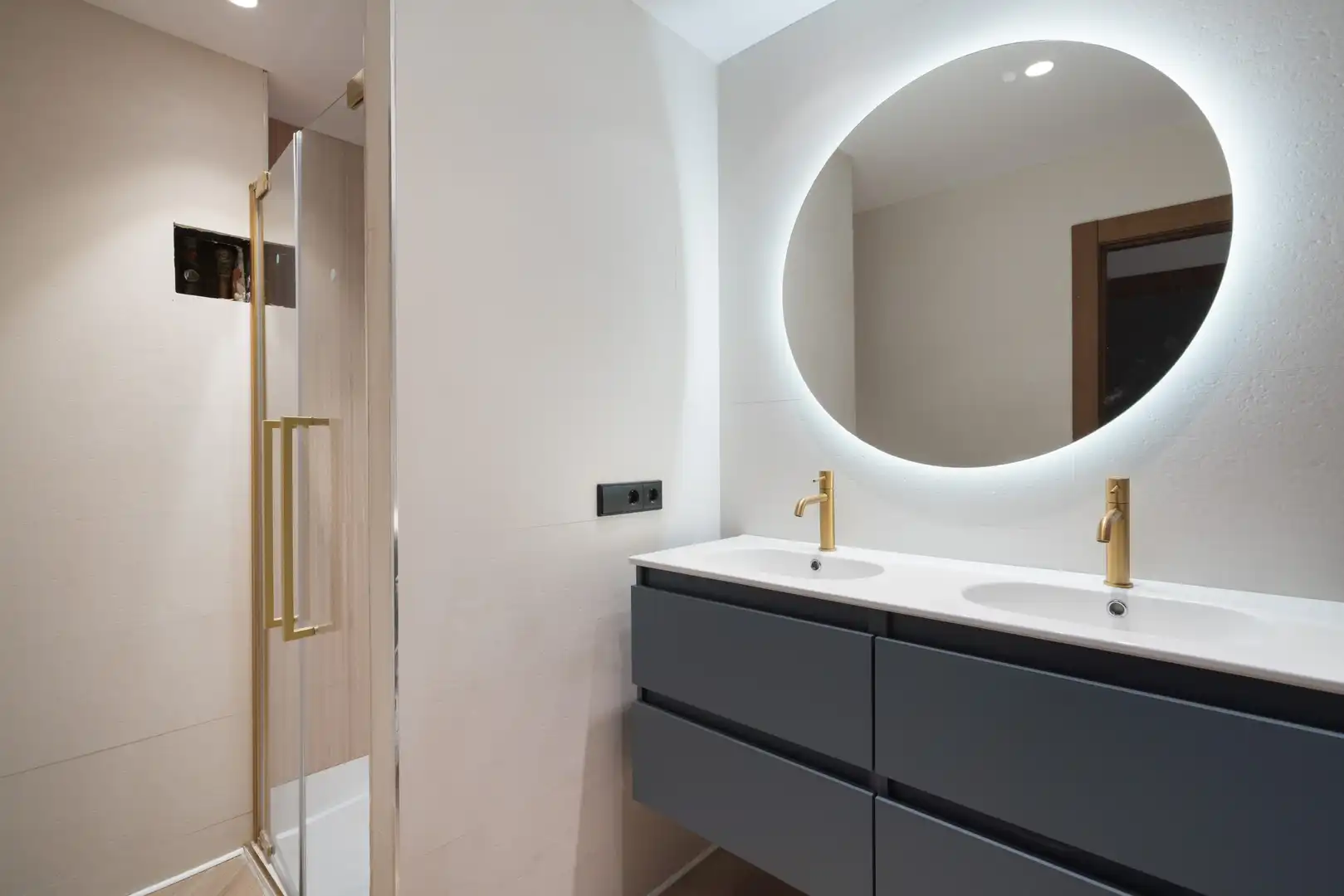 Badezimmer von Wohnung zum Verkauf in Gijón  mit Heizung