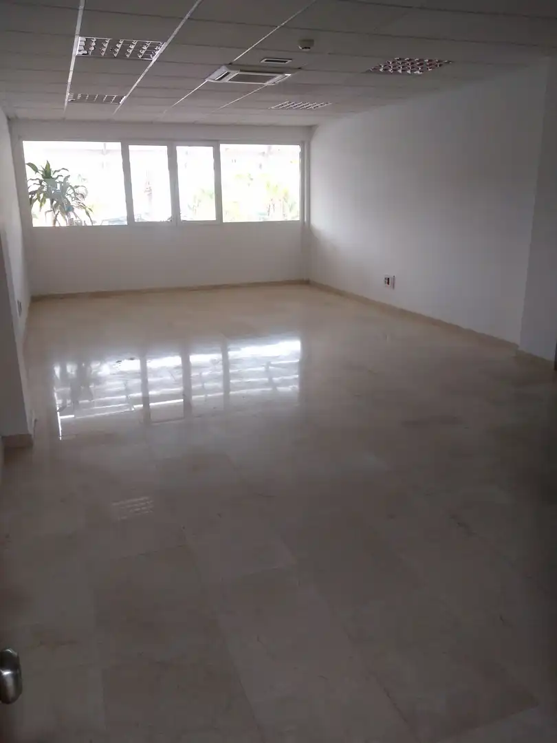 Sala d'estar de Oficina de lloguer en San Bartolomé de Tirajana amb Aire condicionat