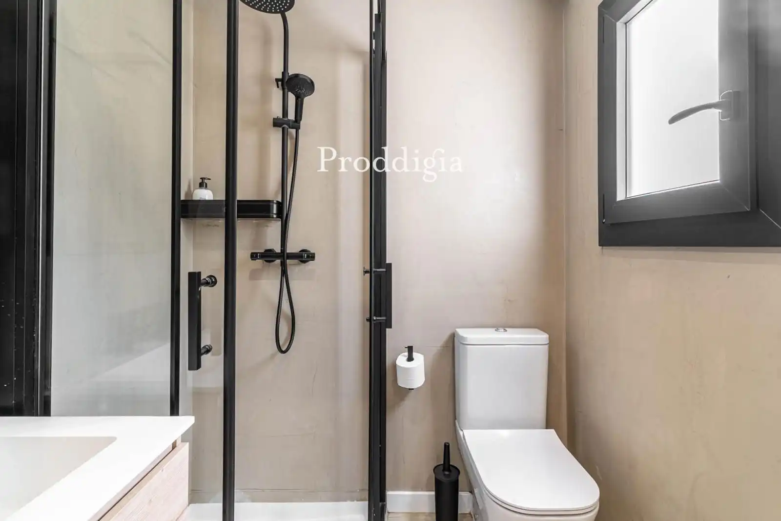 Bathroom of Houses for rent in Sant Cugat del Vallès  with Air Conditioner, Storage room and Swimming Pool