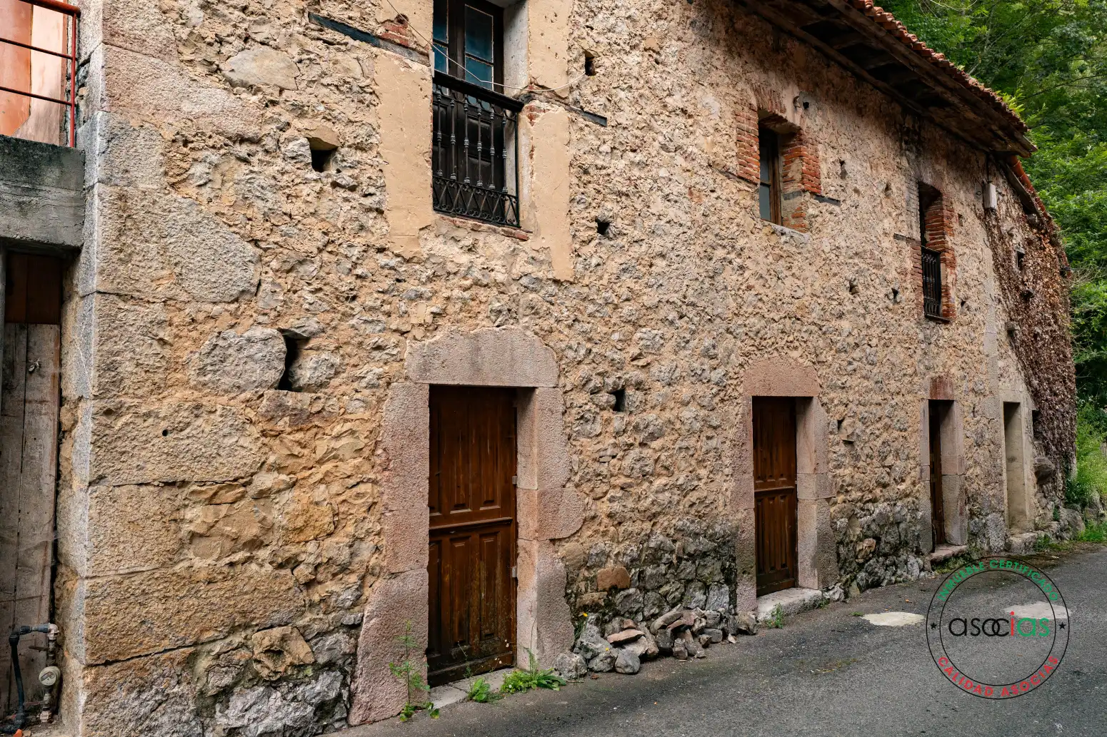 Vista exterior de Casa o xalet en venda en Cabrales amb Jardí privat, Terrassa i Traster