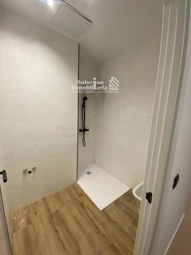 Bany de Apartament en venda en Salamanca amb Calefacció