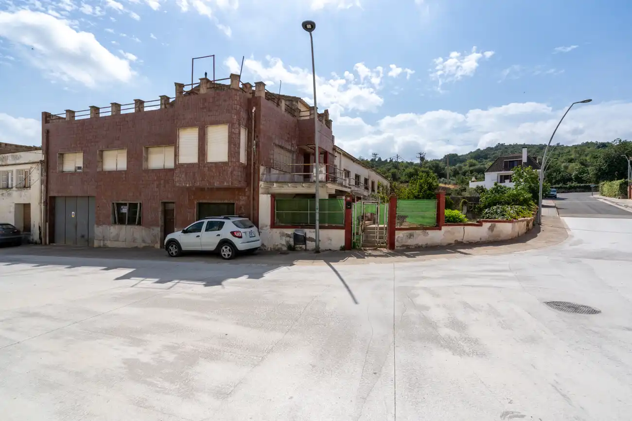 Vista exterior de Terreny industrial en venda en Godall