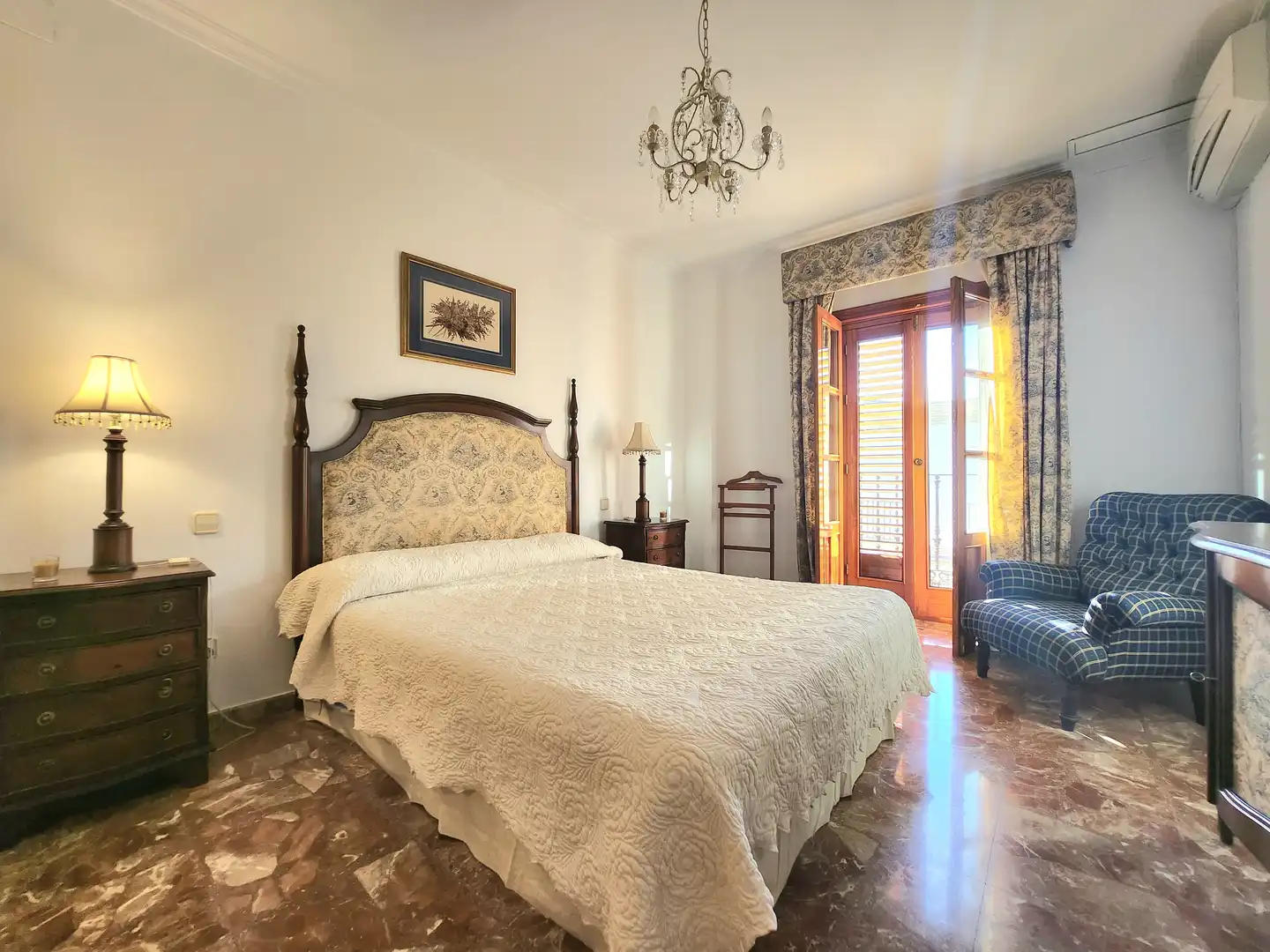 Habitación de Casa o chalet en venta en Alcalá de Guadaira con Aire acondicionado, Calefacción y Jardín privado