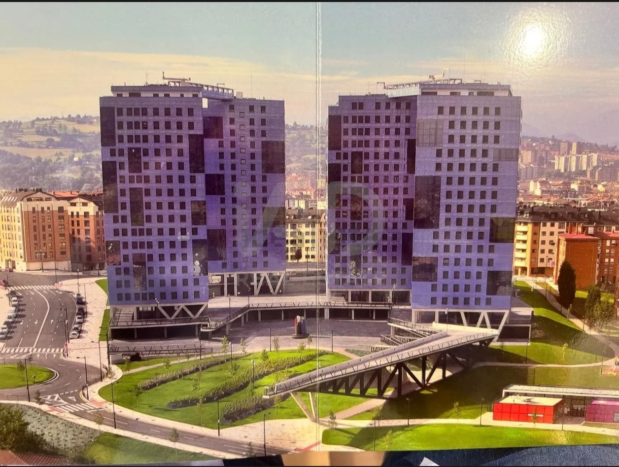 Vista exterior de Pis en venda en Oviedo  amb Calefacció